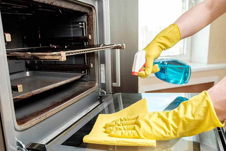 Cách xử lý lò nướng bị rỉ sét bằng nước lau kính