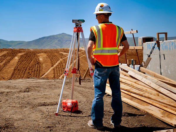 Máy thủy bình đo chênh lệch cao giữa 2 điểm