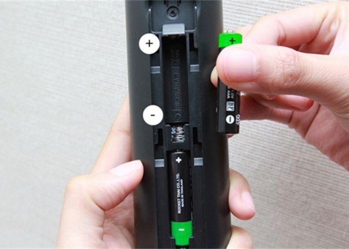 Remote Magic LG không điều khiển được do pin