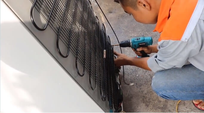 Cách thay dàn nóng tủ lạnh và chi phí