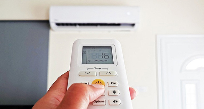 Máy lạnh có tính năng tự vệ sinh giúp bạn có thể chủ động được thời gian vệ sinh máy lạnh