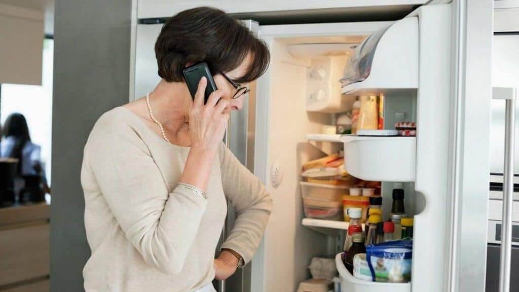 Cách sửa cánh tủ lạnh bị xệ do nhà sản xuất do người sử dụng