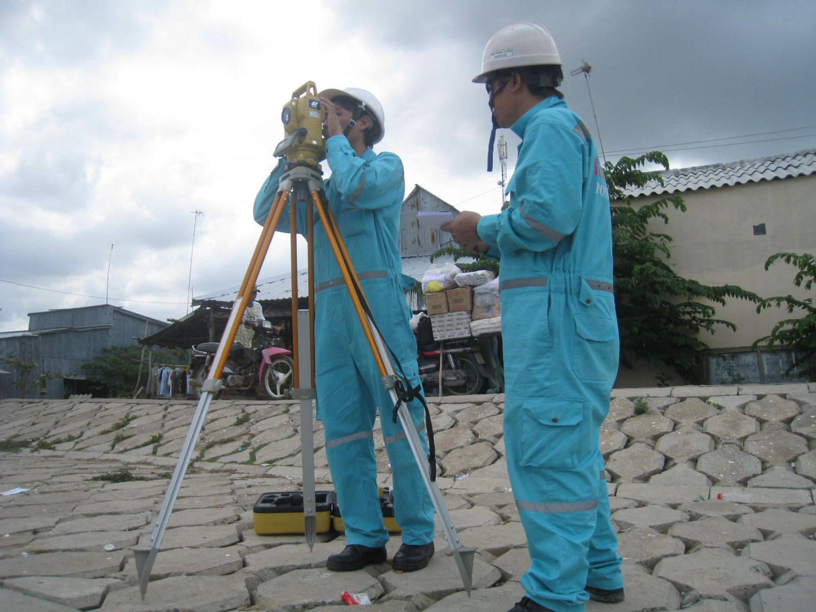 Cách cân máy thủy bình