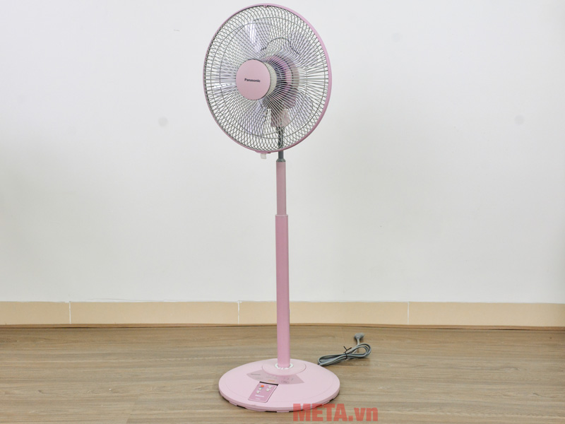 Quạt cây Panasonic có thiết kế gọn gàng