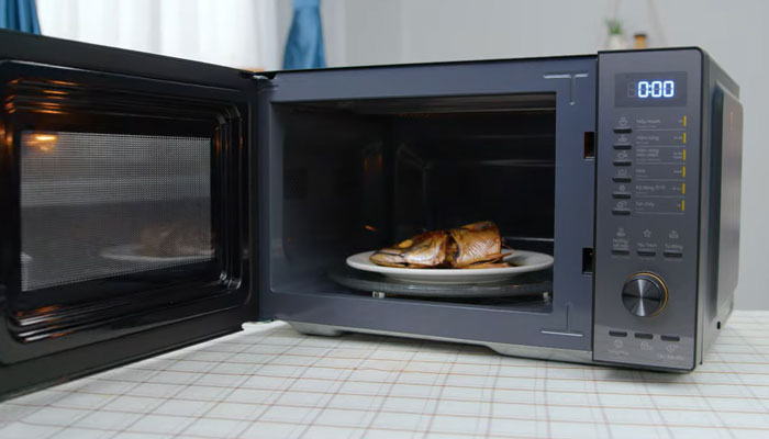 Công suất lò vi sóng Electrolux thường khá cao, giúp nấu nướng nhiều món ăn khác nhau
