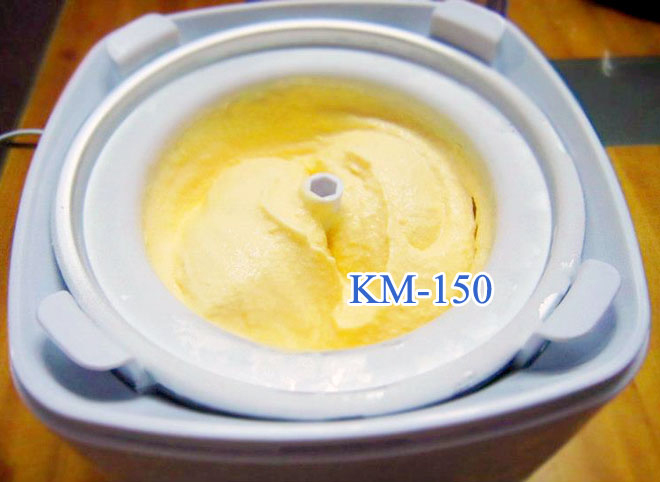 Máy làm kem Komasu KM-150 giúp bạn làm kem nhanh chóng với thời gian ngắn.