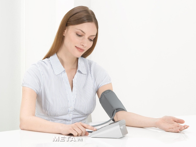 Nên kiểm tra huyết áp mỗi ngày để phòng ngừa biến chứng xảy ra
