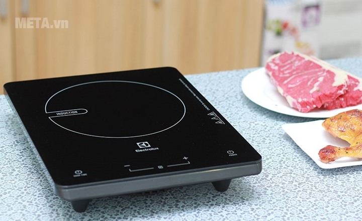 Bếp từ Electrolux