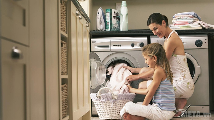 Cho quá ít hoặc quá nhiều quần áo vào máy giặt đều không mang lại hiệu quả giặt giũ cao.