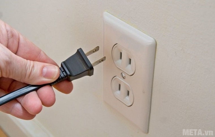 Không nên dùng chung ổ cắm với các thiết bị khác.