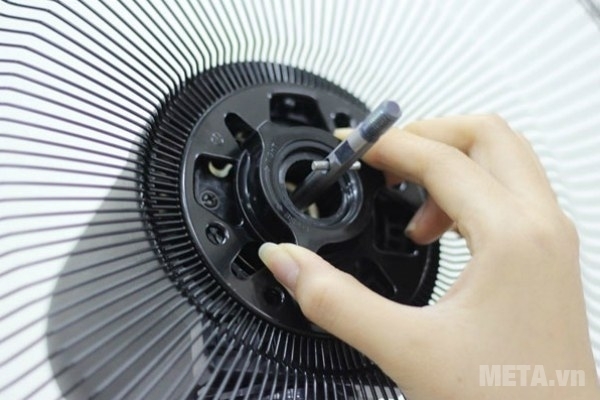Tra dầu vào quạt là cách giúp quạt mát hơn