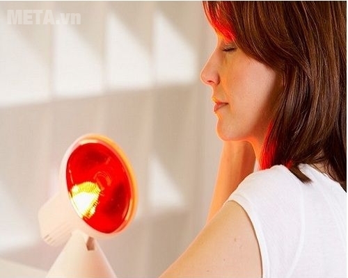  Sử dụng đèn hồng ngoại giúp giảm đau lưng
