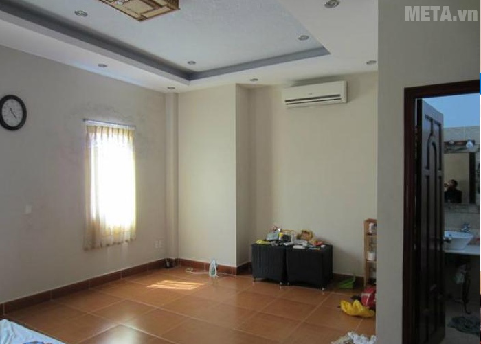Đặt máy lạnh tránh xa nơi tiếp xúc nhiều ánh nắng