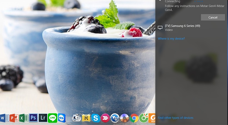 Laptop đang kết nối với tivi 