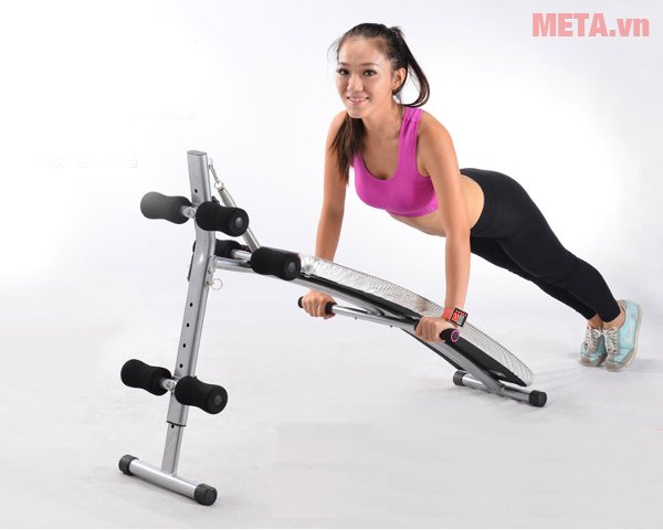 Bài tập chống đẩy với máy tập cơ bụng