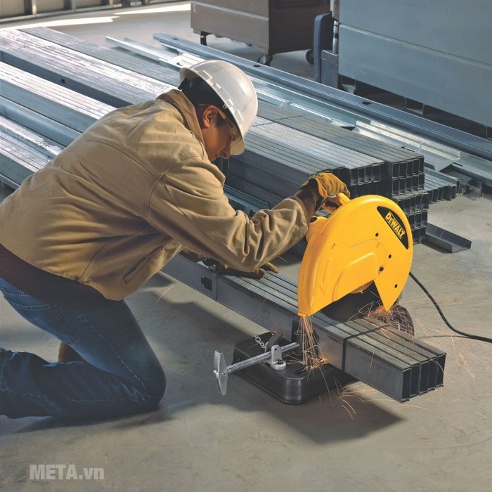 Máy cắt sắt DeWalt D28720 cho đường cắt chính xác
