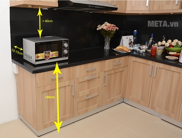 Kích thước đặt lò vi sóng chuẩn, hợp lý.