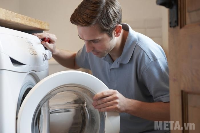 Máy giặt âm tường, máy giặt âm tủ bếp gây khó khăn khi lắp đặt