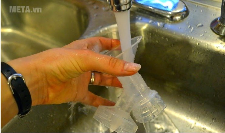 Vệ sinh máy hâm sữa đúng cách 