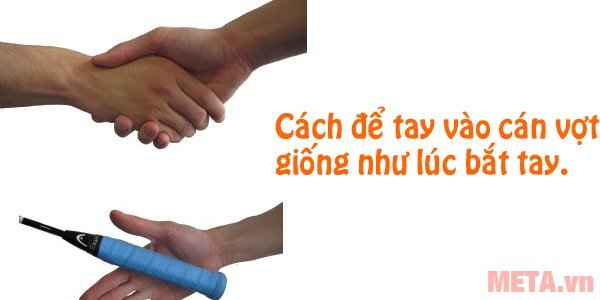 Hình 2 - Xòe lòng bàn tay ra và cầm giữa cán vợt
