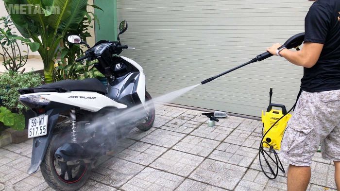 Hãy trang bị cho gia đình chiếc máy rửa xe Karcher K2 Compact 1400W để xịt rửa bất cứ khi nào 