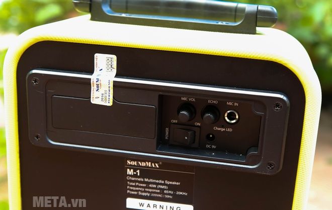 Loa di động Soundmax M-1 hỗ trợ kết nối với micro không dây.
