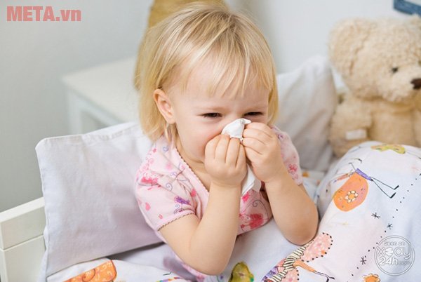 Thời tiết nồm khiến cho trẻ em dễ vị viêm họng, sổ mũi 