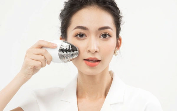 Máy rửa mặt nâng cơ là gì? Có tác dụng gì?