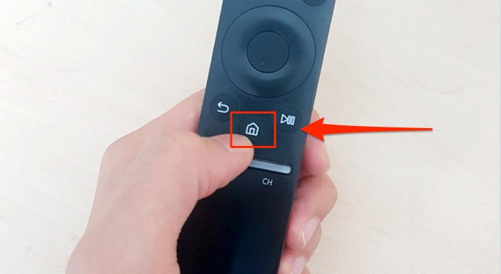 Nhấn nút hình ngôi nhà trên điều khiển để tivi Samsung