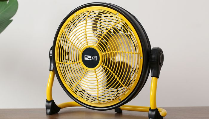 Những lưu ý khi sạc quạt tích điện