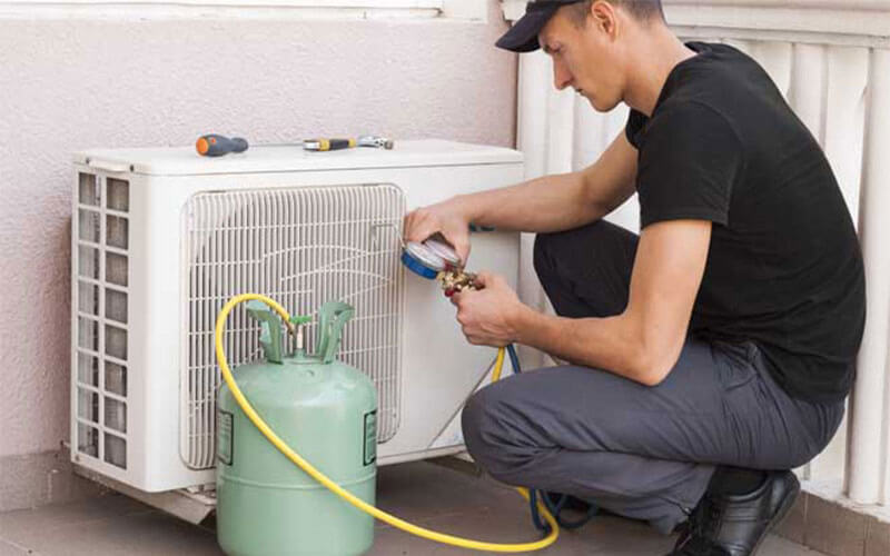 Điều hòa lúc mát lúc không do gas máy lạnh bị rò rỉ hoặc bị hết