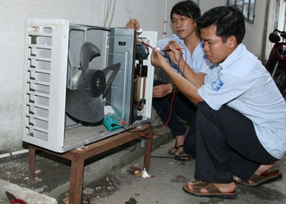 Nguyên nhân lỗi E0 điều hòa Daikin có thể do motor quạt dàn nóng bị quá tải