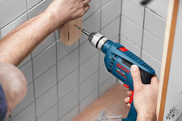 Khi sử dụng máy khoan cần chú ý một số quy tắc để đảm bảo an toàn