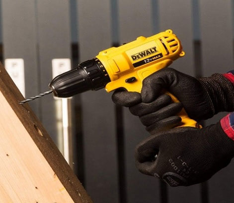 Cách phân biệt máy khoan pin Dewalt chính hãng bằng việc quan sát hoạt động