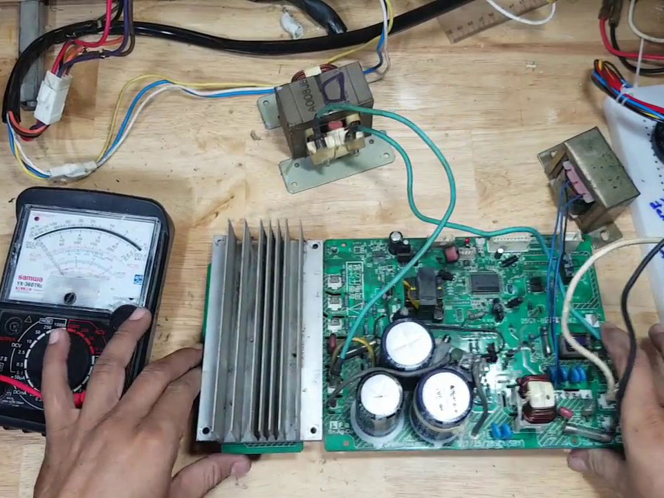 Do bo mạch cục nóng điều khiển máy nén Inverter bị hỏng