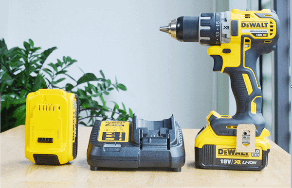 Máy khoan không chổi than Dewalt