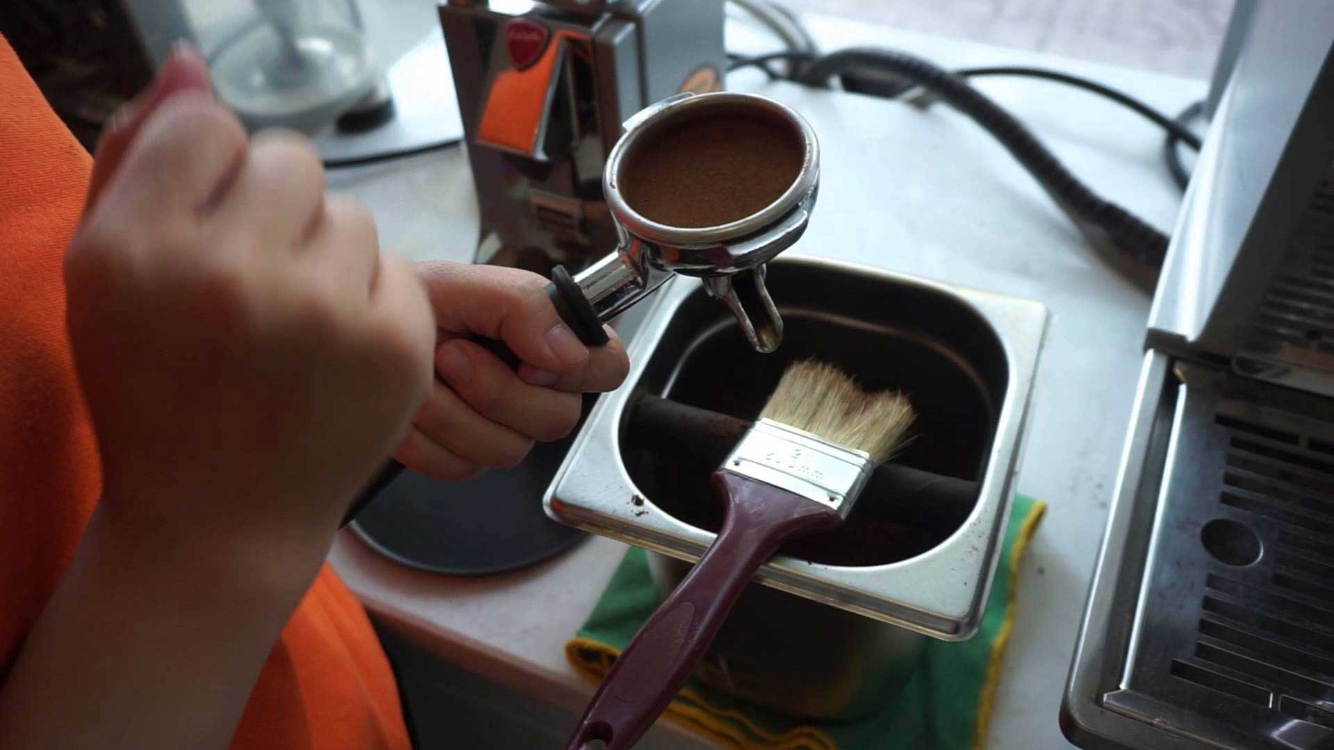 Cách vệ sinh máy pha cà phê Casadio