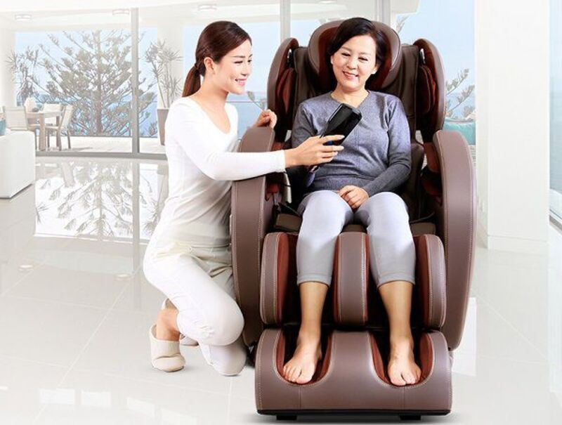 Người trung niên và người cao tuổi nên sử dụng ghế massage hằng ngày