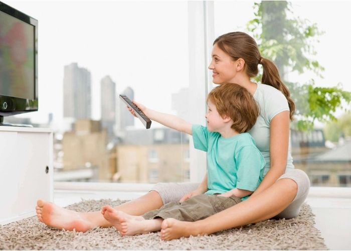 Một số lưu ý khi cho trẻ em xem tivi