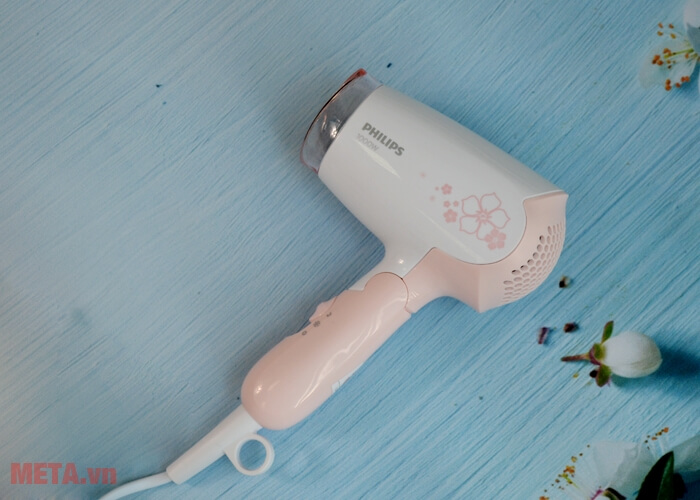 Máy sấy tóc mini được nhiều người sử dụng