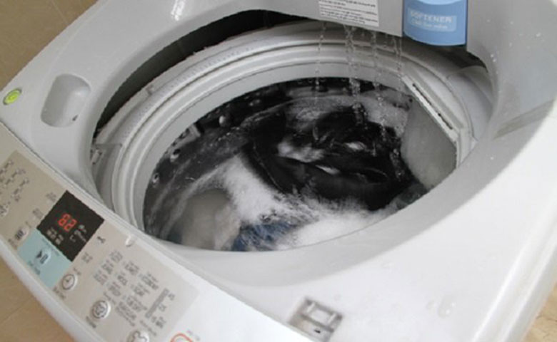 Nguyên nhân máy giặt AQUA báo lỗi E9 có thể do nguồn nước không ổn định