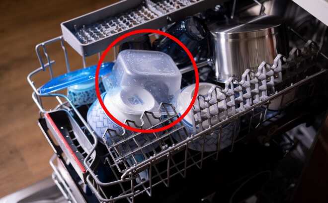 Nguyên nhân máy rửa bát sấy không khô hộp nhựa