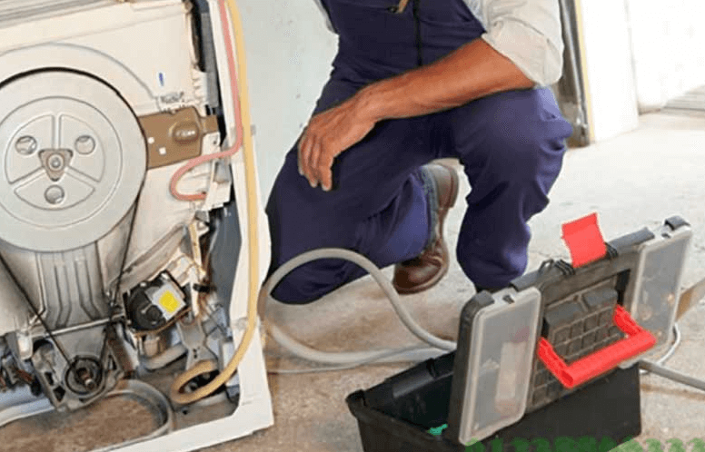 Máy giặt Sanyo báo lỗi E9 do jack cắm dây điện bị ẩm