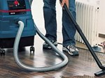 Máy hút bụi có hút được nước không? Lưu ý khi hút bụi khu vực có nước