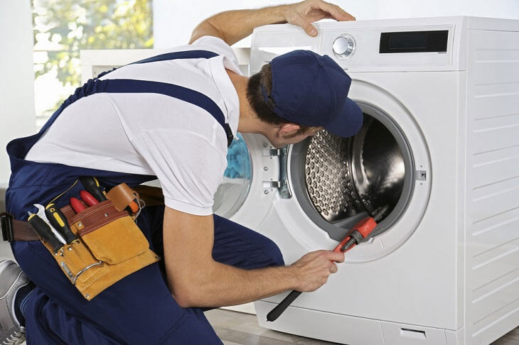 Máy giặt LG báo lỗi dL do bản lề cửa bị hỏng