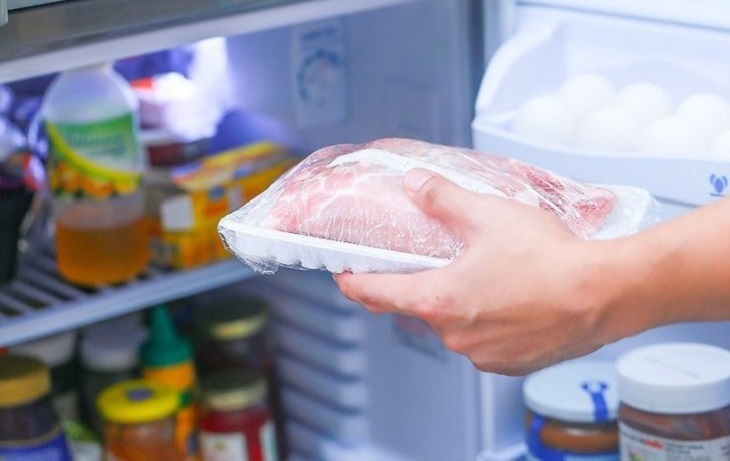 Làm sạch, bọc kín 2 lớp trước khi cho vào trữ trong tủ lạnh