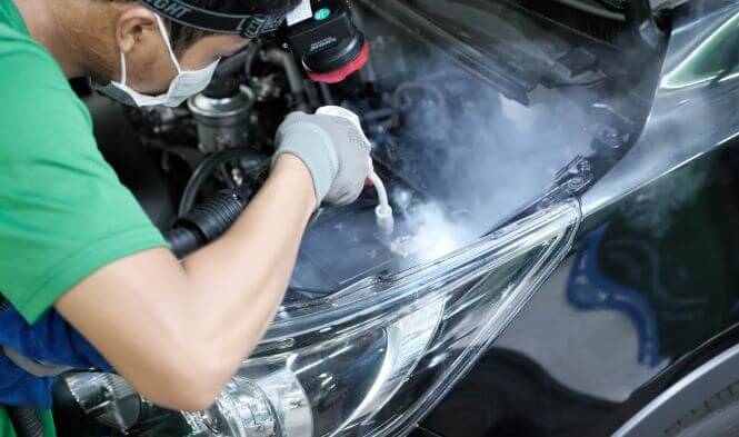 Máy rửa xe hơi nước nóng giúp làm sạch xe ô tô