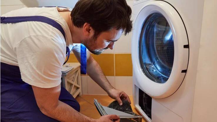 Liên hệ trung tâm sửa chữa để khắc phục tình trạng máy sấy quần áo bị hôi