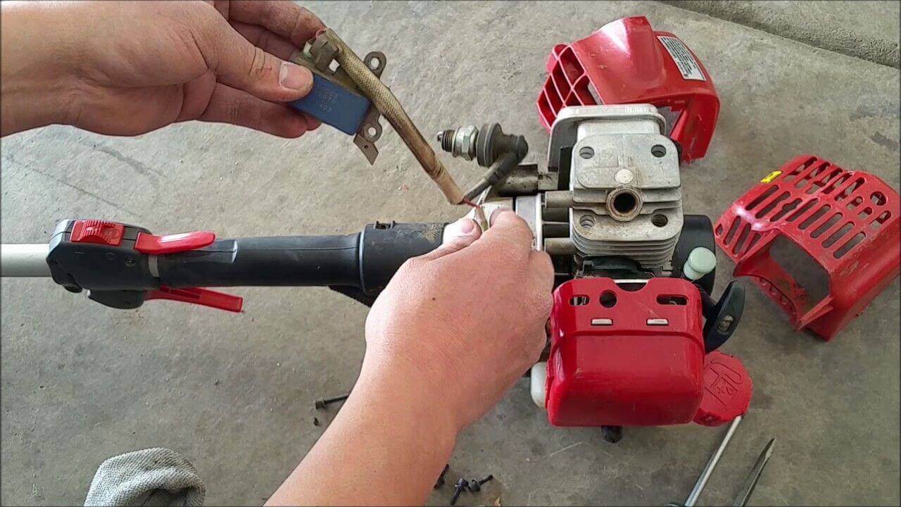 Nhược điểm của máy cắt cỏ cũ đó là không chắc chắn về chất lượng, nhanh hỏng và phải sửa chữa thường xuyên.