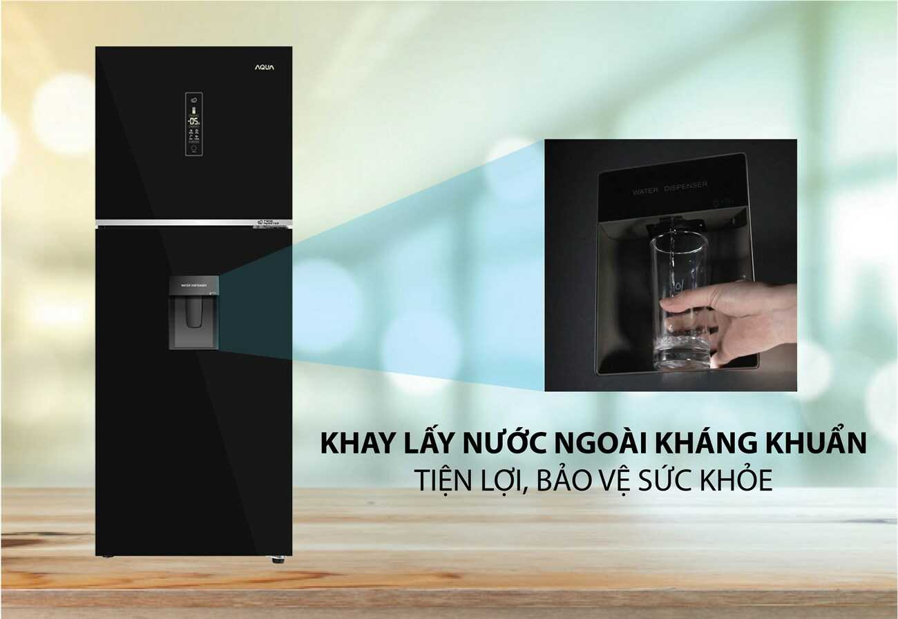 Khay lấy nước bên ngoài